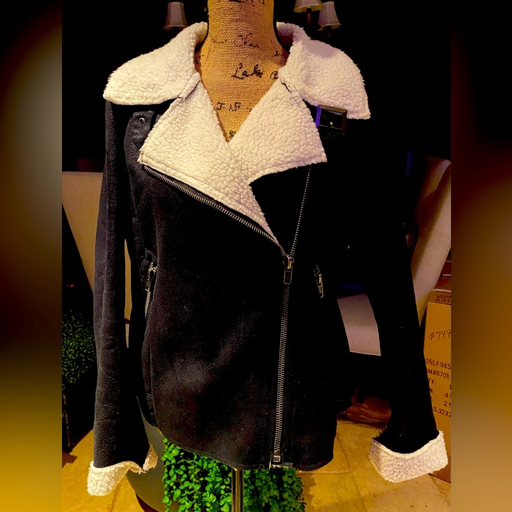 Women’s faux suede Moto jacket w/ shearling lining Sz L Mossimo brand